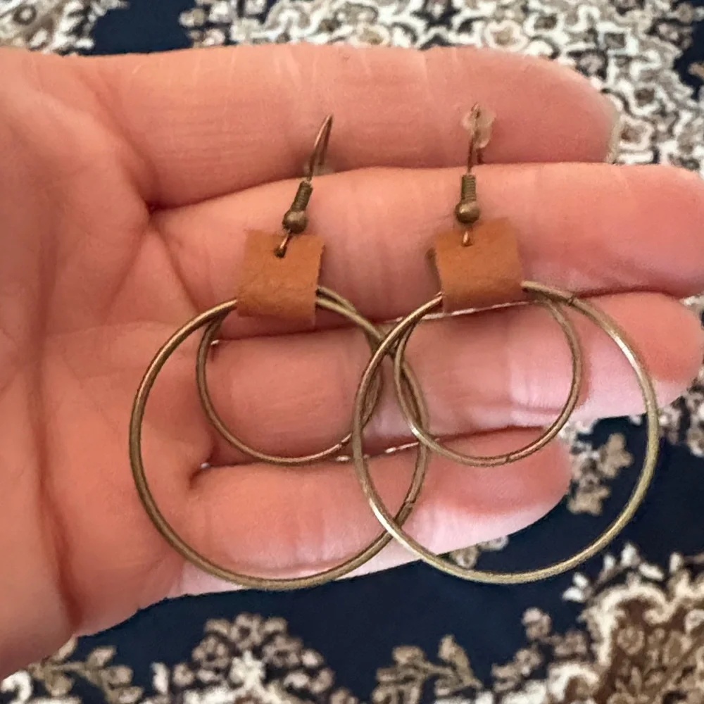 WESTERN BRONZE LIGHT BROWN LEATHER DOUBLE HOOPED HOOK 2.3